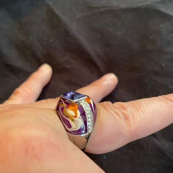 Unique cushion ring - Picture 2 of 5